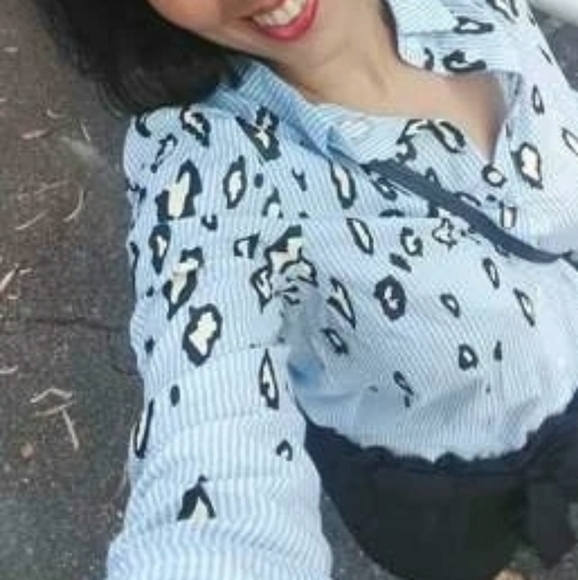 Leopard Animal Print Button Down Top LIKE NEW - Picture 6 of 13